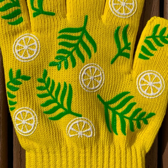 🆕TARA TESHER TEMPTATIONS OVEN GLOVES “LEMON AND PALMS” SIZE SMALL/MED NWTS! - Picture 2 of 3